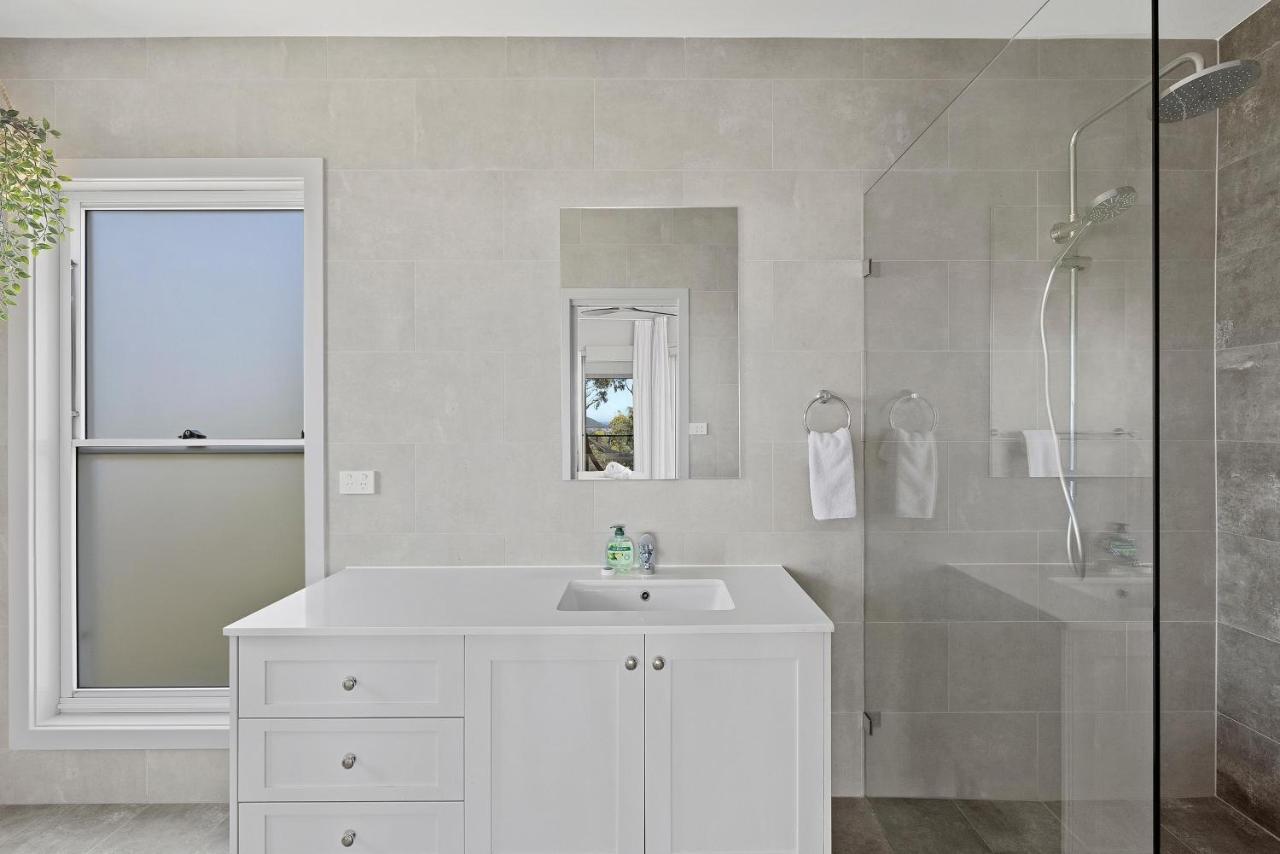 Seascape Retreat - Magnificent 5 Bedroom Home Nelson Bay Exterior photo
